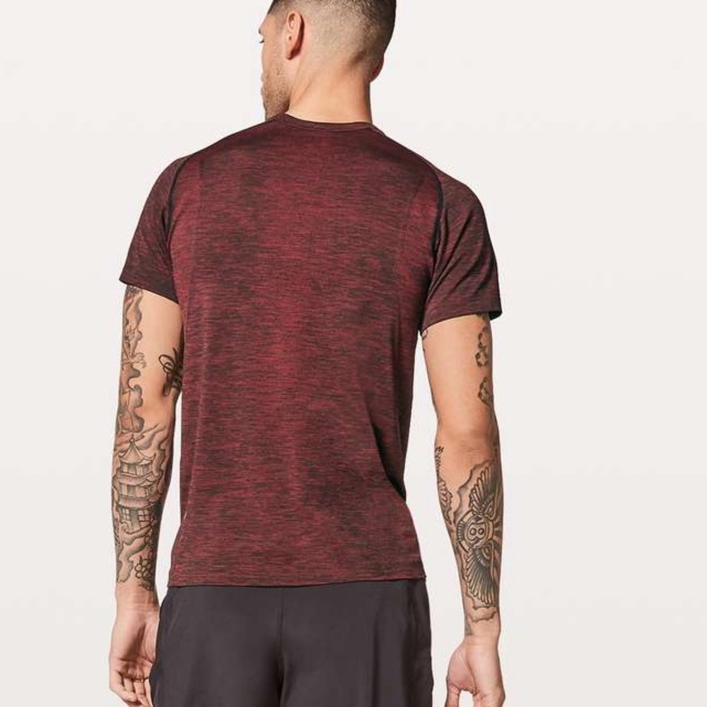 Lululemon ~Shirt Metal Vent Tech  Men’s Henley Shorts Sleeve Shirt 
Size L